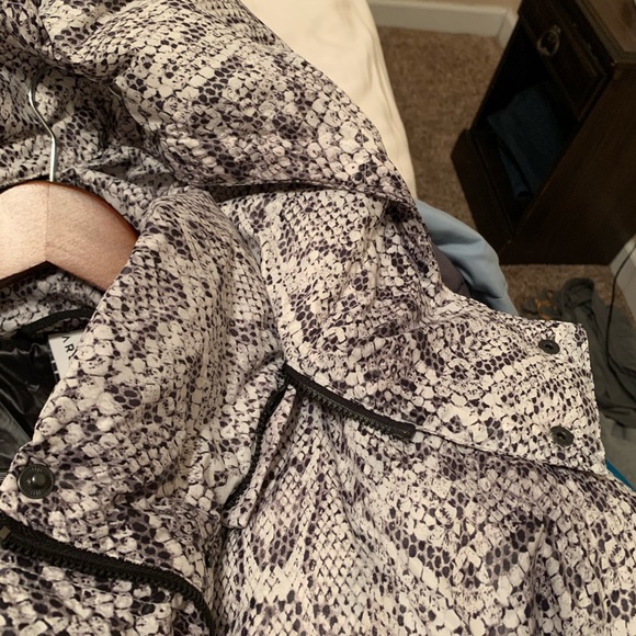 Varley Winter Jacket - Picture 5 of 11